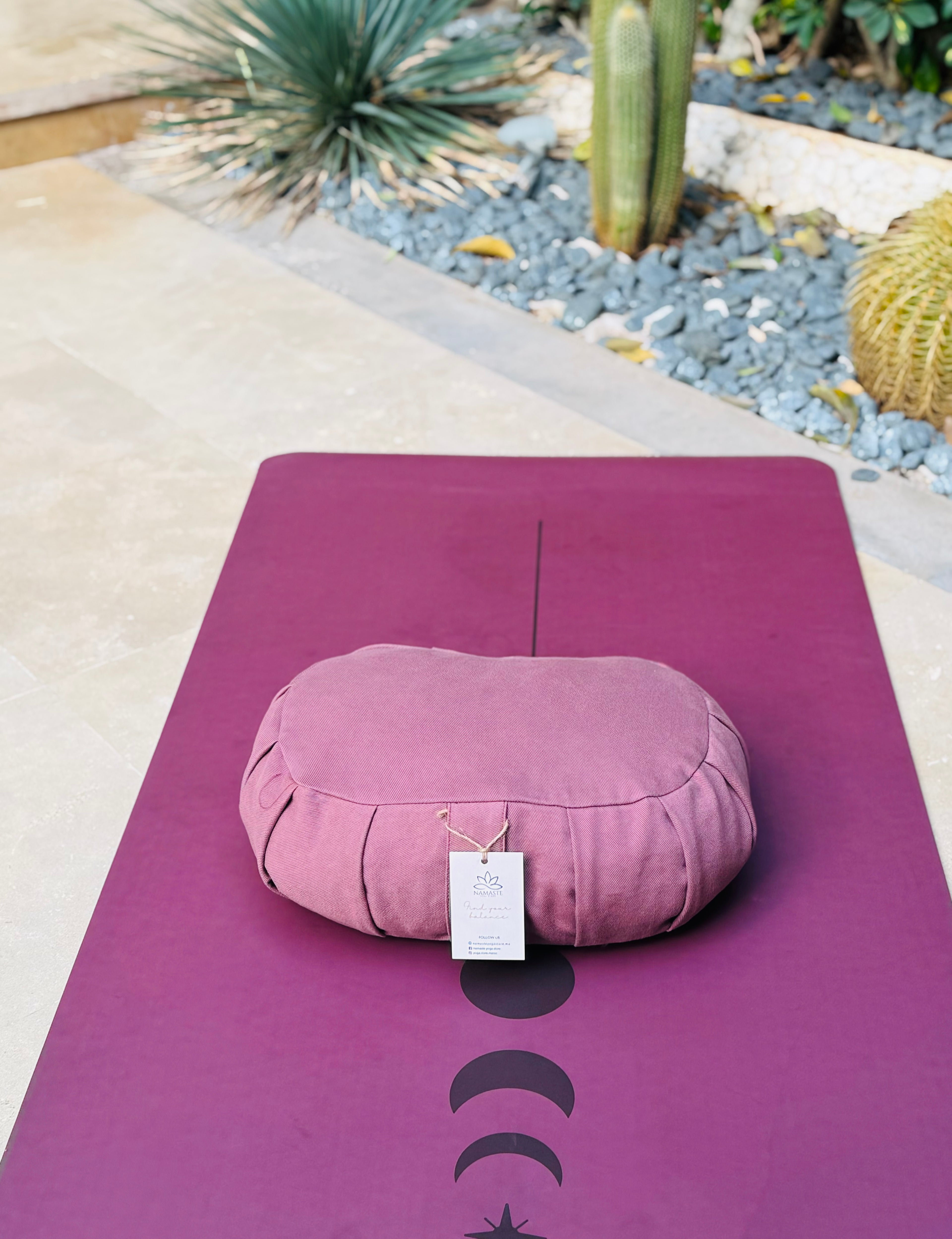 Zafu_Coussin de méditation demi-lune _ Prune